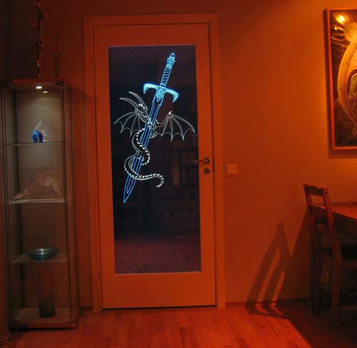 Межкомнатная дверь с гравировкой и светодиодной подсветкой своими руками