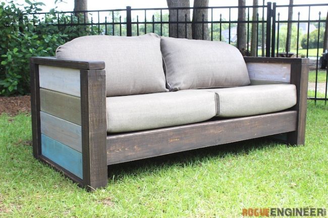 Простой диван в оригинальном дизайне